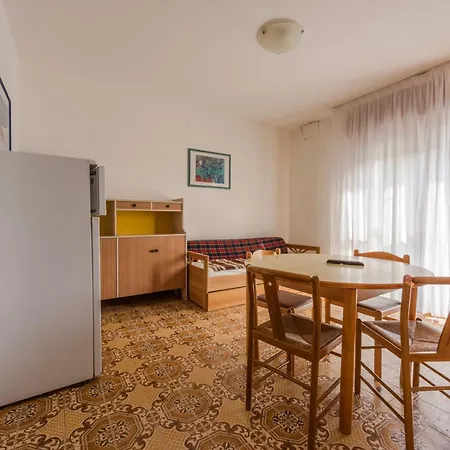 Altan Apartment *