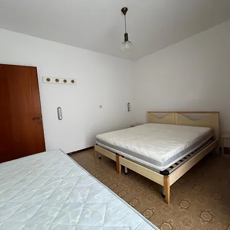 Altan Apartment *