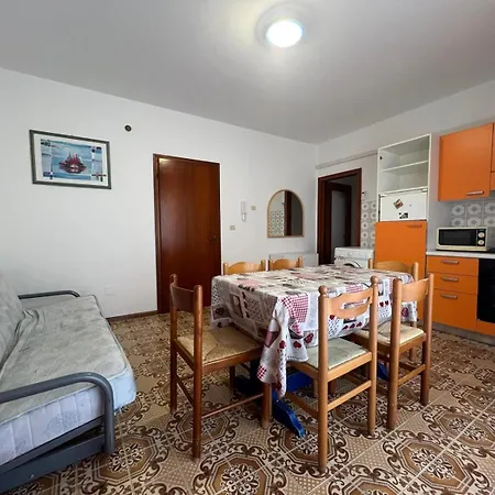Altan Apartment *