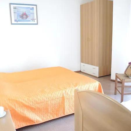 Altan Apartment *